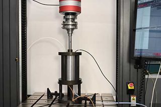 Test rig for out-of-plane permeability measurement