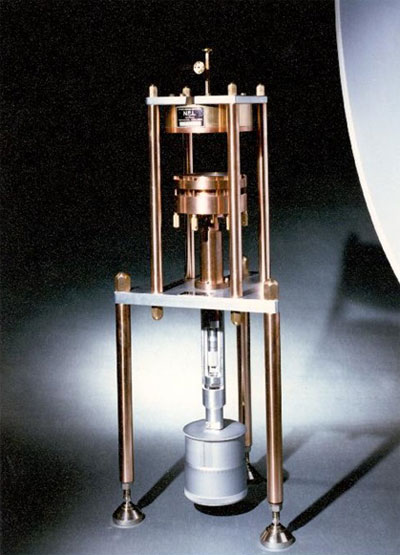 4 GHz Split-Post Dielectric Resonator