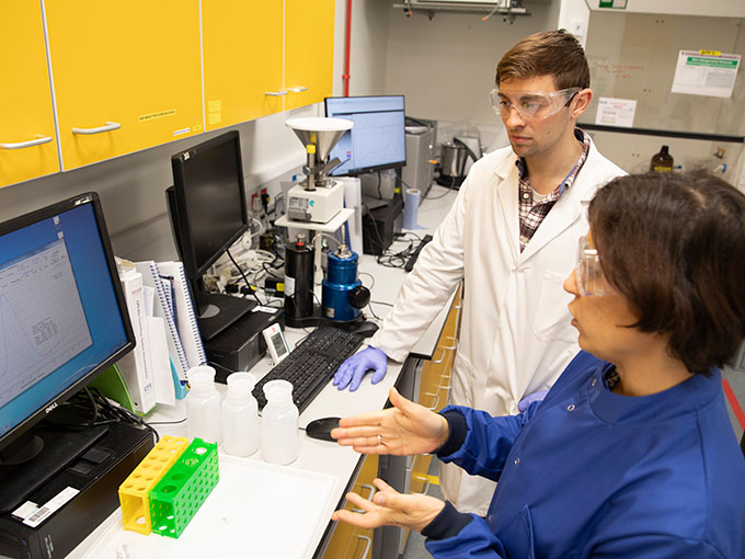 Instrumentation for particle analysis using cryo-transmission electron microscopy